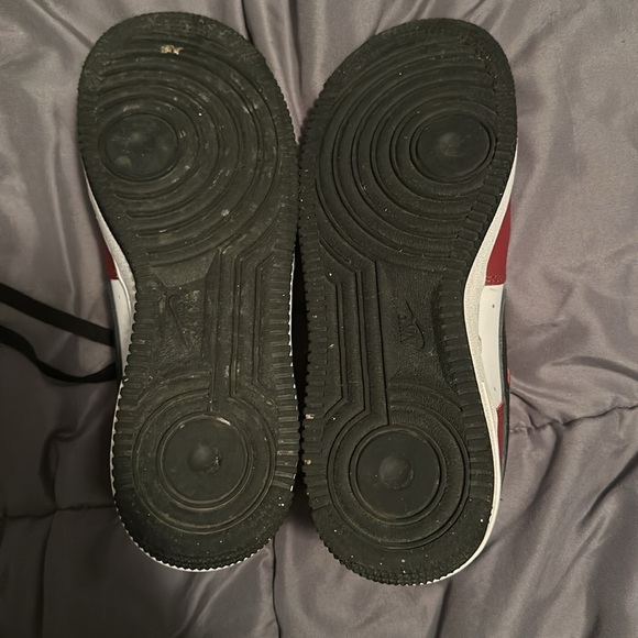 Red and white Air Forces minor crease on the right shoe - Picture 5 of 5